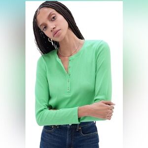 GAP Women's Ribbed Long Sleeve Henley Top Shirt NWT SIZE M